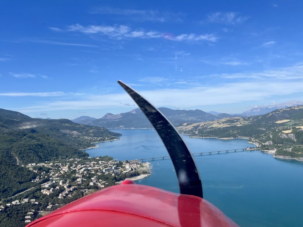 lac-serre-poncon-pilote-pilotage-avion