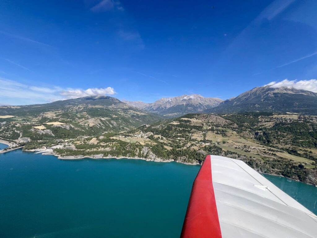 lac-serre-poncon-pilotage-avion--